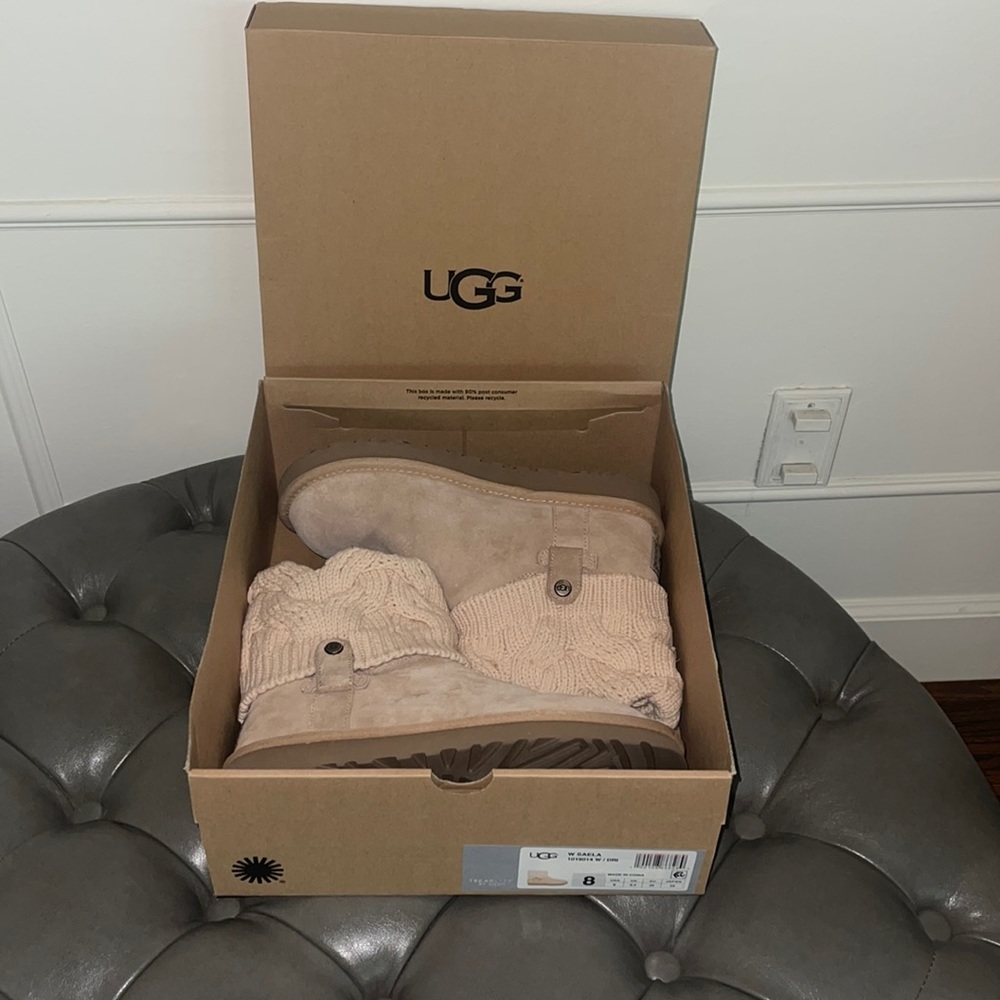 Short UGG boots with knitting outside